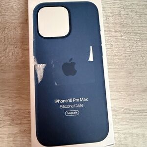 Apple iPhone Silicone Case (16 Pro Max)